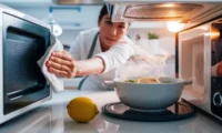 How to Clean Microwave Thoroughly in 10 Minutes
