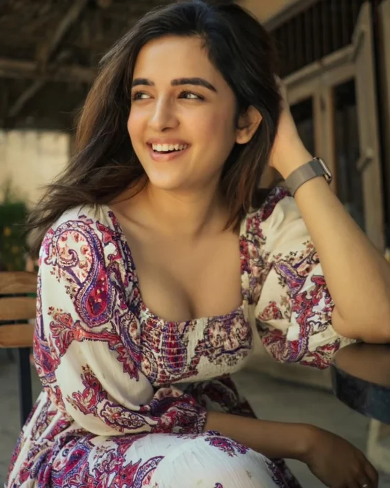 Shirley Setia Fashion Look