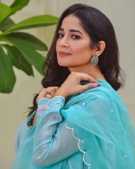 Who is Faiza Gillani - Complete Biography