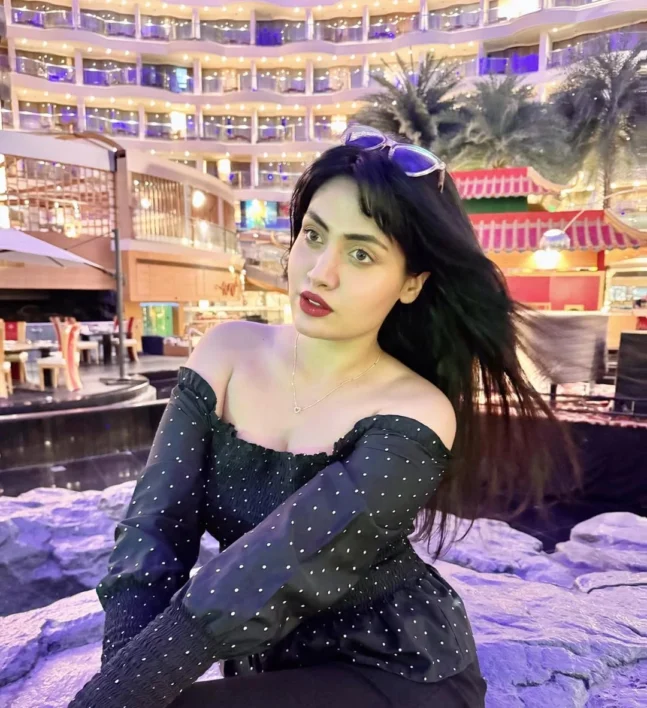 Manvi Chugh Glamorous Look