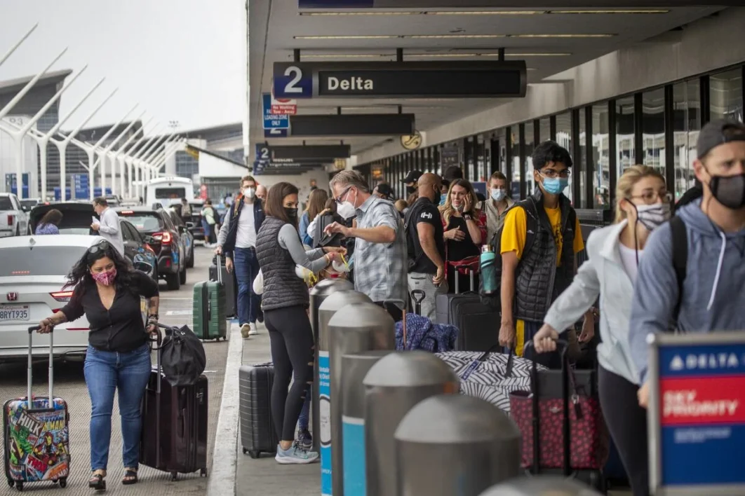 Passengers at LAX Departures and Arrivals During Peak Hours